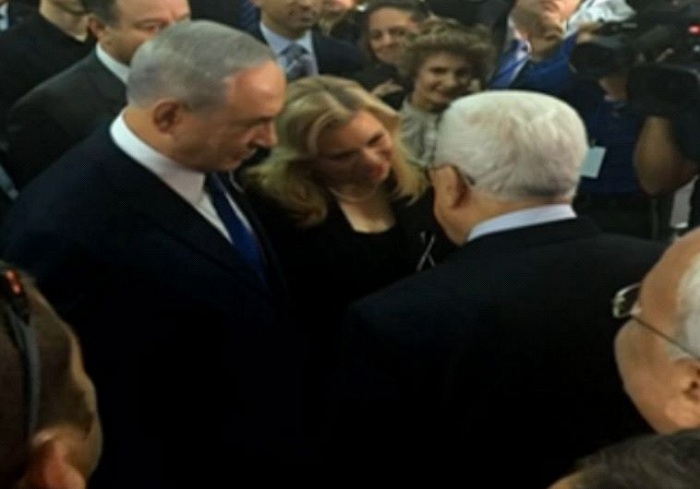 Mahmud Abbas İsraildə Netanyahunun əlini sıxdı - VİDEO